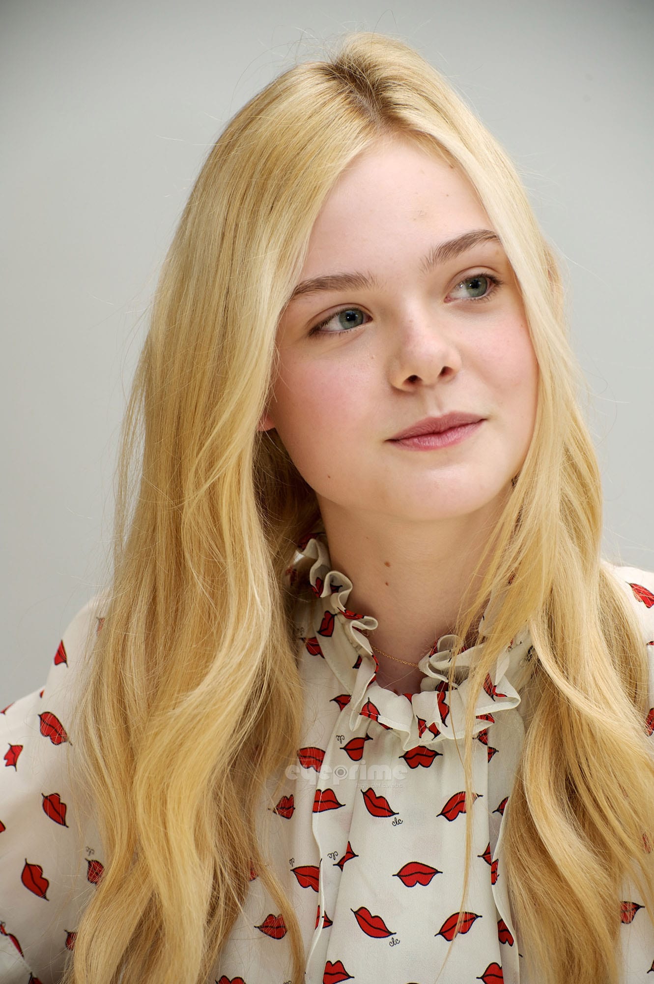 Elle Fanning Cute Photoshoot Wallpapers